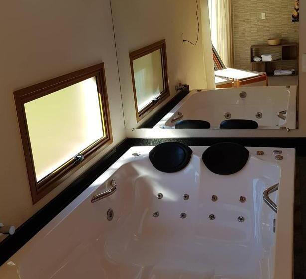 کلبه ییلاقی سوپریور یک خوابه, Robinson Cottage Monte Verde Mg