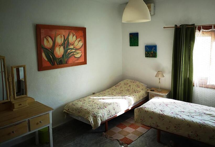 اتاق راحتی سه تخته, Tara Casa Rural
