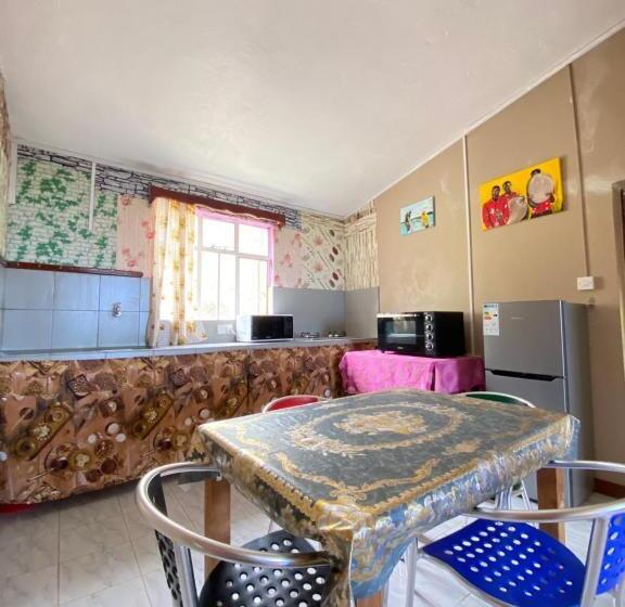 سوییت خانوادگی, La Rosedepine Chez Mariani Chez L Habitant