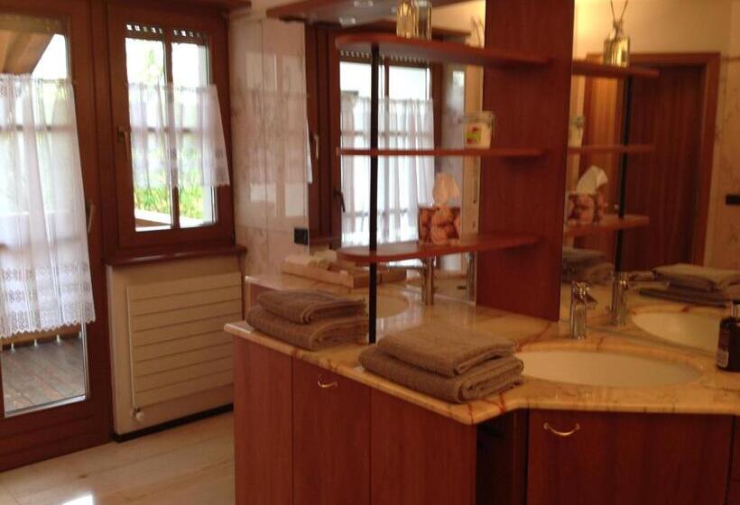 اتاق استاندارد با وان آب گرم, Villas