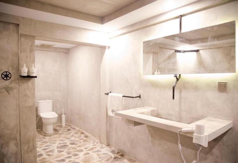 اتاق استاندارد, Flores Passport House