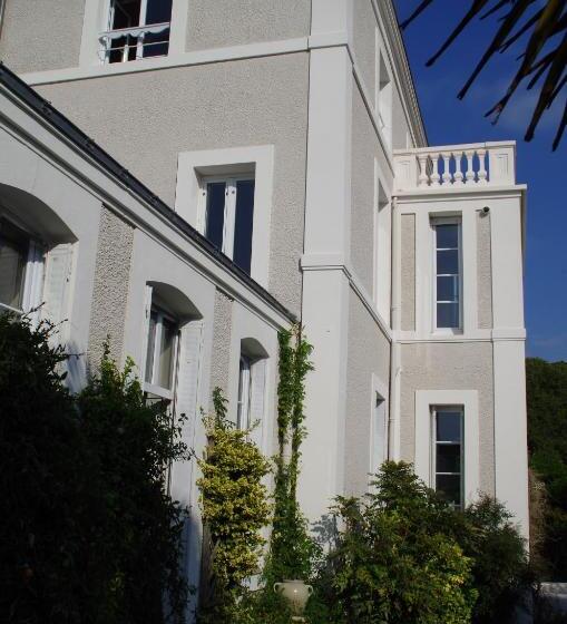اتاق استاندارد با چشم‌انداز باغ, Maison Latour
