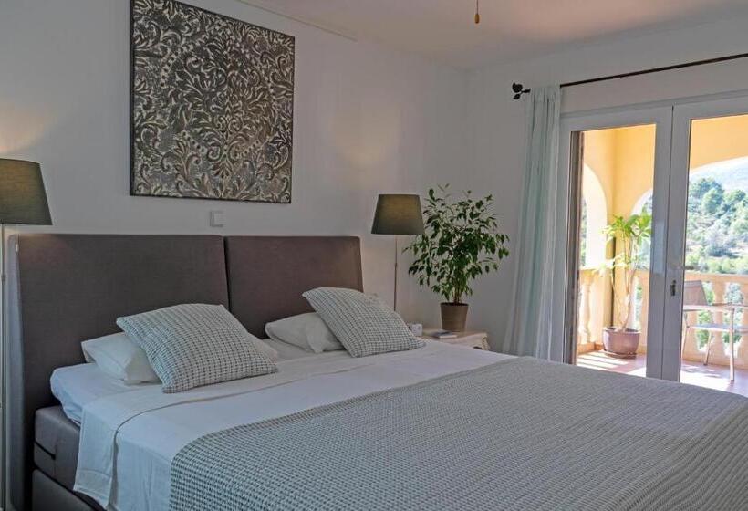 Deluxe Room Mountain View, Villa Foia Vella   Adults Only