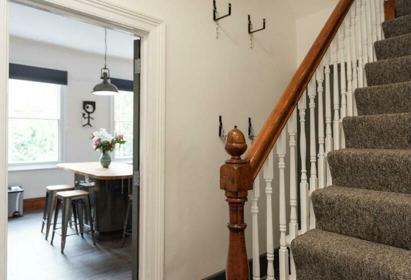 اتاق استاندارد با سرویس بهداشتی مشترک, 144 Lower Cheltenham Place