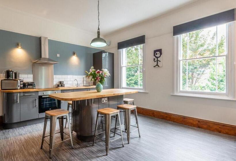 اتاق استاندارد با سرویس بهداشتی مشترک, 144 Lower Cheltenham Place