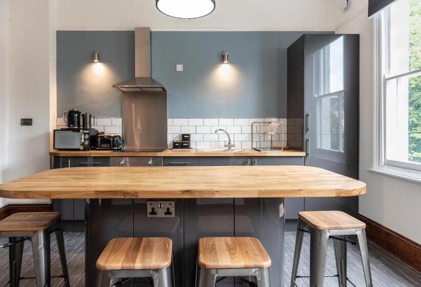 اتاق استاندارد با سرویس بهداشتی مشترک, 144 Lower Cheltenham Place
