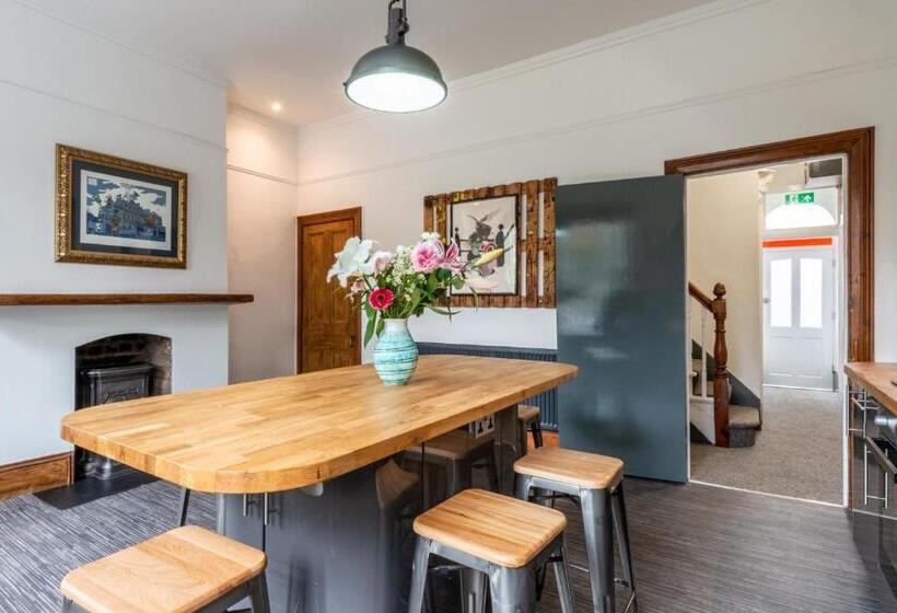 اتاق استاندارد با سرویس بهداشتی مشترک, 144 Lower Cheltenham Place