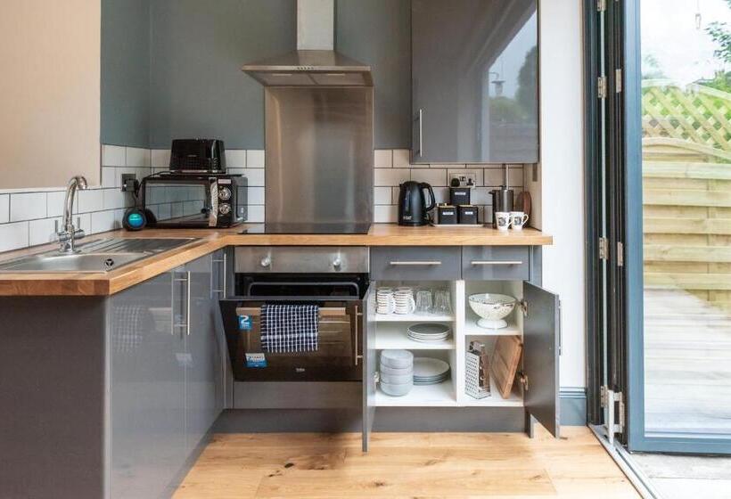 اتاق استاندارد با تخت بزرگ, 144 Lower Cheltenham Place