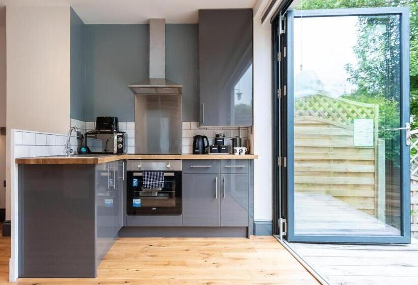 اتاق استاندارد با تخت بزرگ, 144 Lower Cheltenham Place