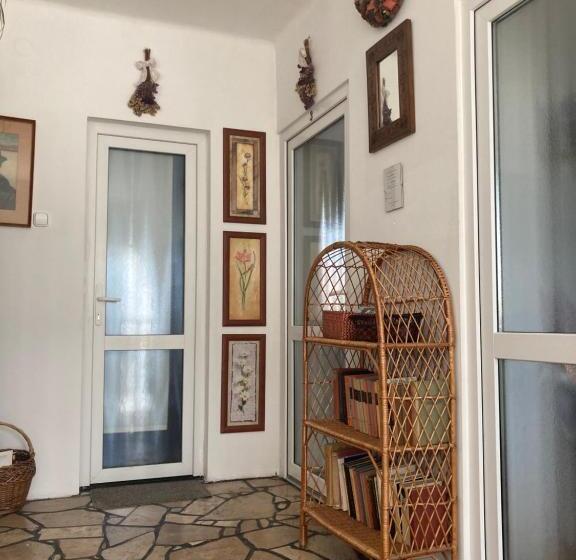 اتاق استاندارد, Apartman Donau Tát