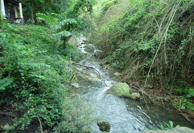 سوییت جونیور لوکس, Namtok Sarika Resotel