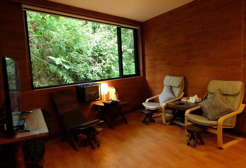 سوییت جونیور لوکس, Namtok Sarika Resotel