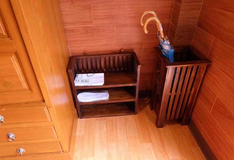 اتاق استاندارد با تخت بزرگ, Namtok Sarika Resotel