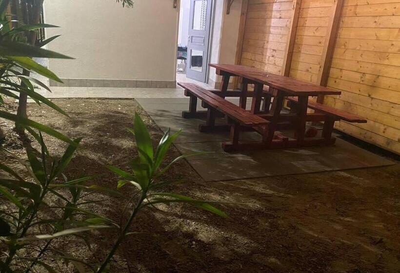 اتاق خانوادگی, Hera Bnb