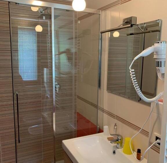 اتاق ساده سه‌ نفره, Il Ruscello Rooms And Luxury Suite