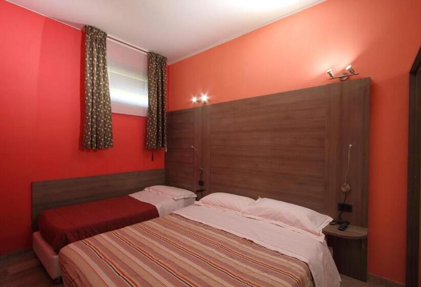 اتاق ساده سه‌ نفره, Il Ruscello Rooms And Luxury Suite