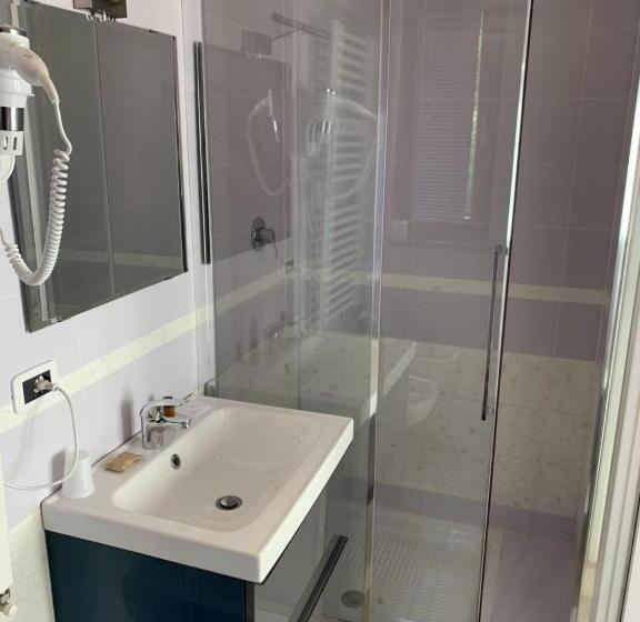 اتاق ساده سه‌ نفره, Il Ruscello Rooms And Luxury Suite