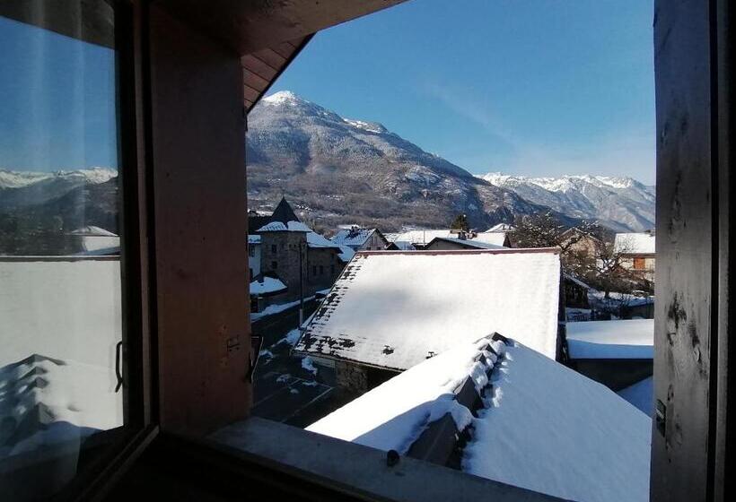 اتاق استاندارد با چشم‌انداز کوهستان, Le Grand Chatelard Hôtel Bar Restaurant