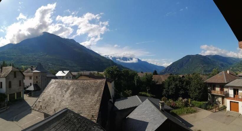 اتاق استاندارد با چشم‌انداز کوهستان, Le Grand Chatelard Hôtel Bar Restaurant