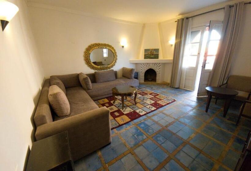 سوییت با چشم‌انداز استخر, Villa Thaifa