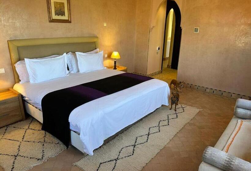 اتاق لوکس, Villa Thaifa