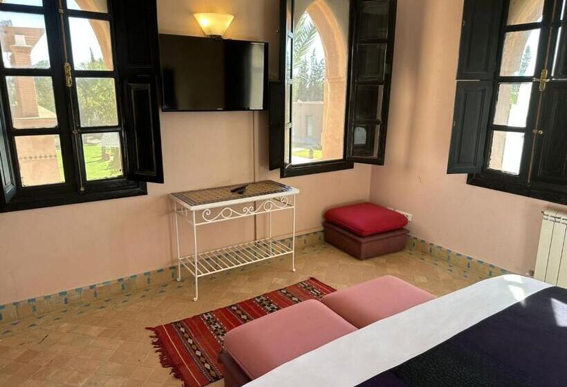 اتاق لوکس, Villa Thaifa