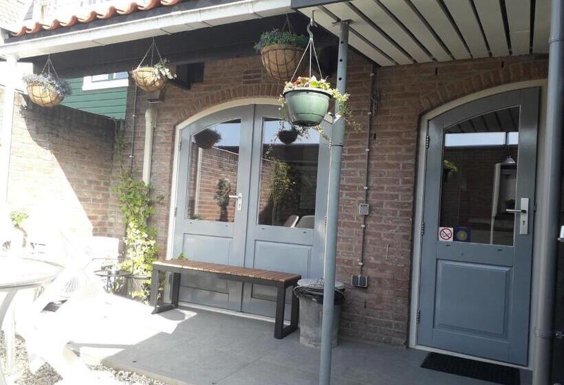 اتاق خانوادگی, B&b Casandra