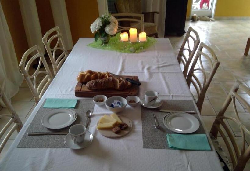 اتاق استاندارد با بالکن, Bed And Breakfast 24