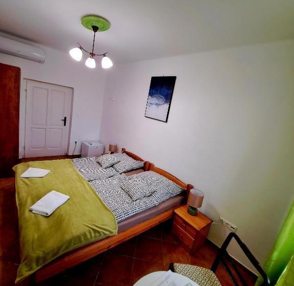 Standard room with outdoor bath, Csodarét Kúria