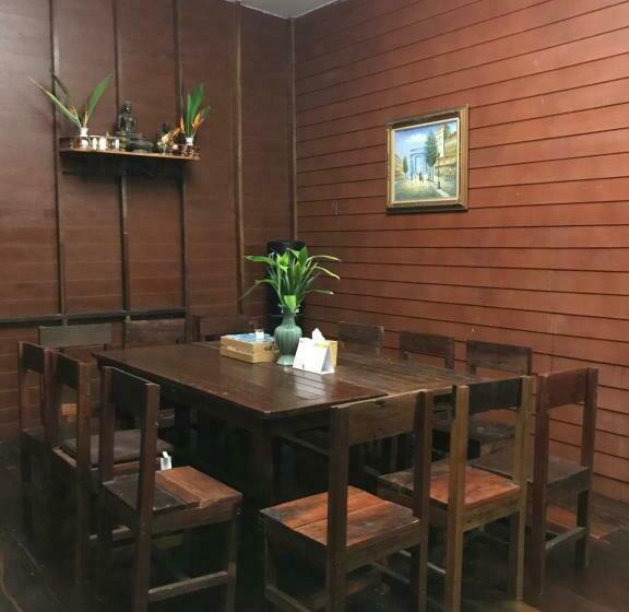اتاق لوکس با تخت بزرگ, Reuan Vilawan