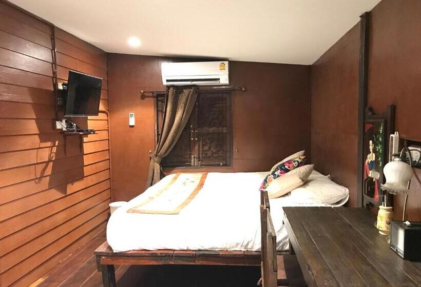 اتاق سوپریور سه تخته, Reuan Vilawan