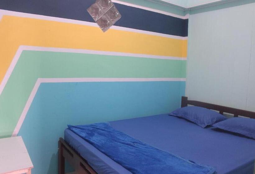 اتاق اکونومی, Pintu Biru Hostel