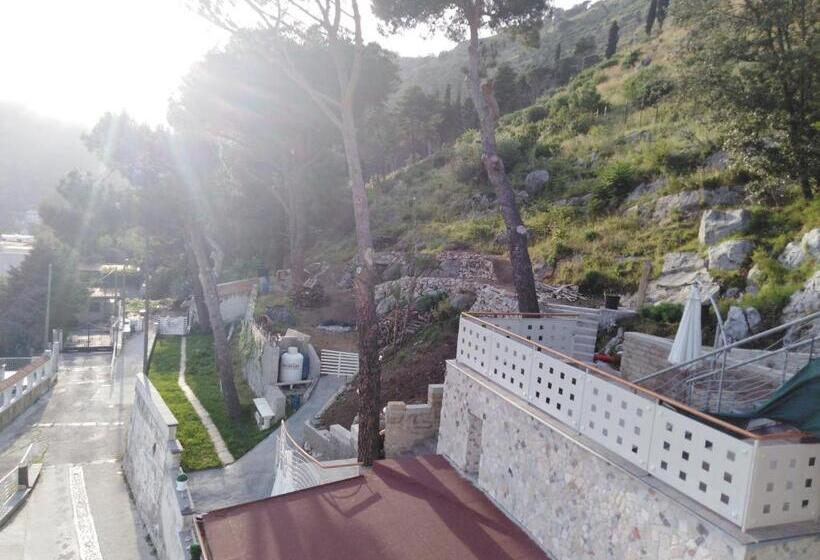استودیو استاندارد با تراس, B&b Le Rocce
