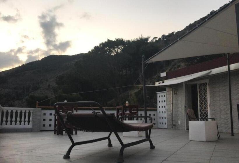 استودیو استاندارد با تراس, B&b Le Rocce