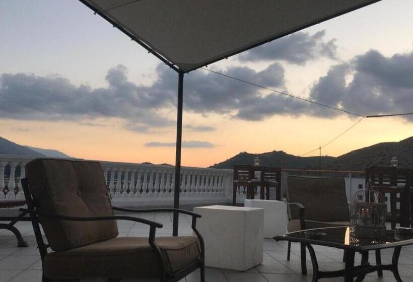 استودیو استاندارد با تراس, B&b Le Rocce