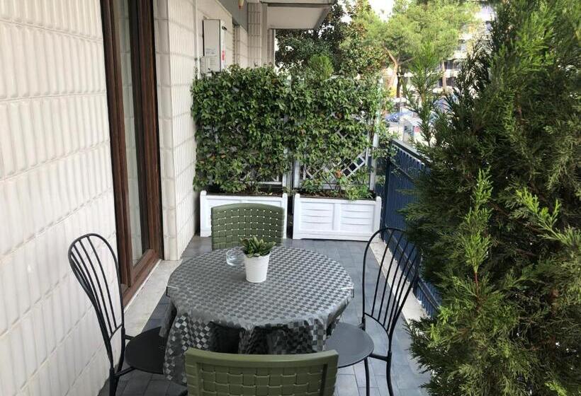 اتاق استاندارد سه تخته با بالکن, Home52