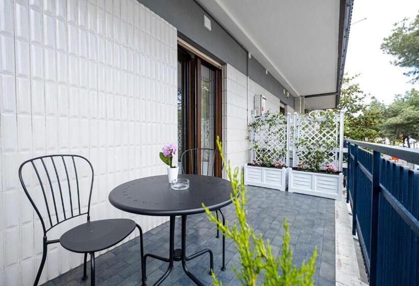 اتاق استاندارد سه تخته با بالکن, Home52