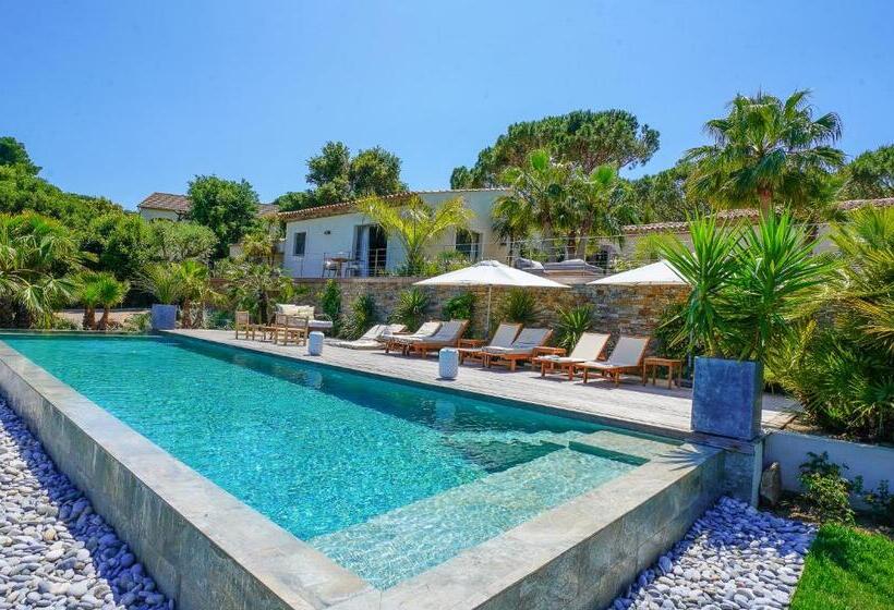 اتاق لوکس با بالکن و چشم‌انداز دریا, Villa Sant Anna