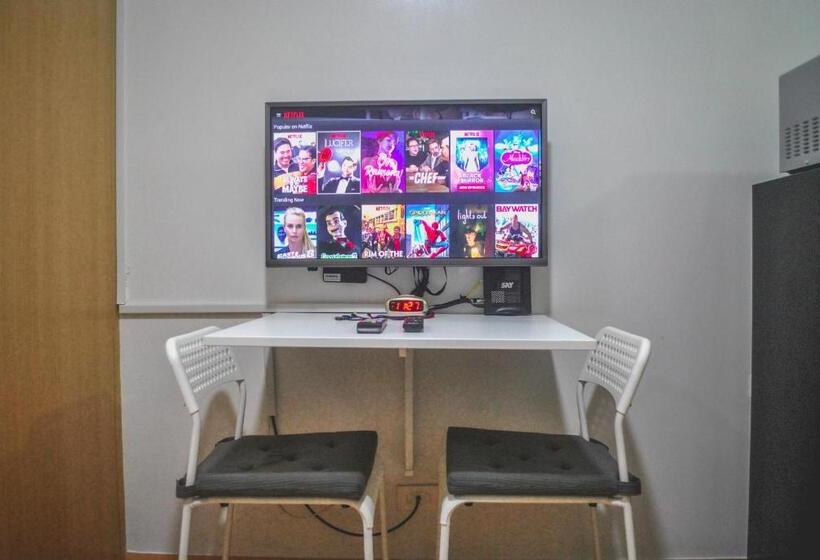 سوییت جونیور با بالکن, Butler S Bnb @ Trees Residences Qc Phil