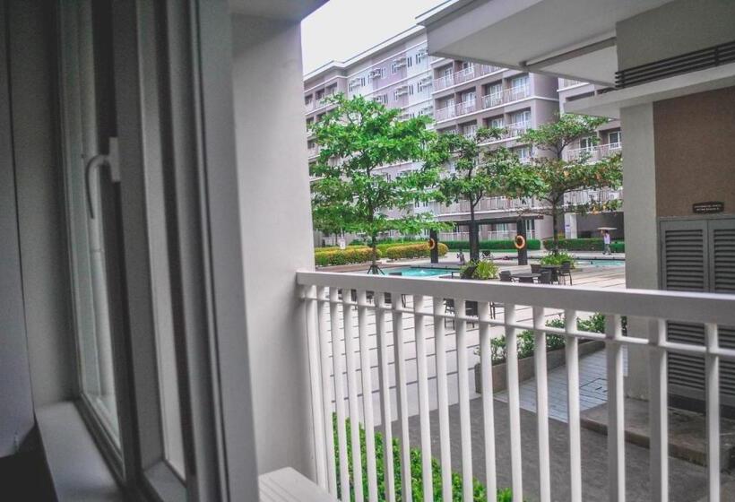 سوییت جونیور با بالکن, Butler S Bnb @ Trees Residences Qc Phil