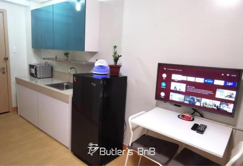 اتاق لوکس با بالکن, Butler S Bnb @ Trees Residences Qc Phil
