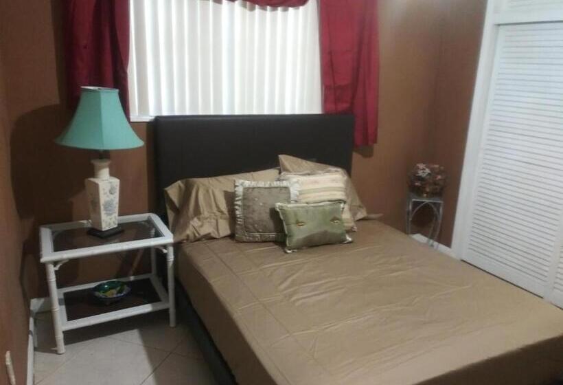 اتاق استاندارد, Bon Soleil Stadium Guesthome
