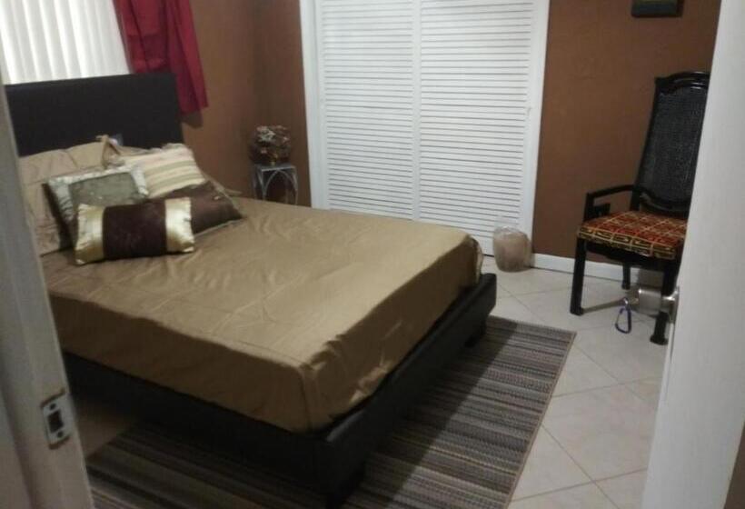 اتاق استاندارد, Bon Soleil Stadium Guesthome