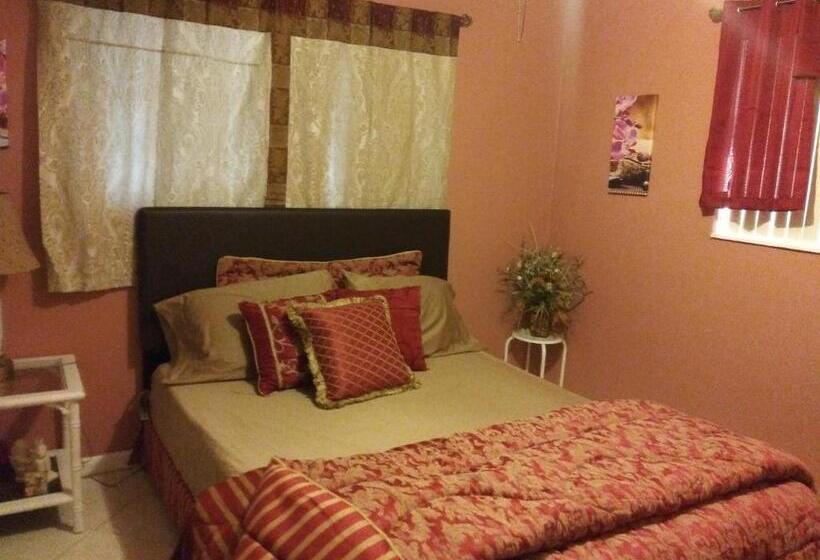 اتاق استاندارد, Bon Soleil Stadium Guesthome