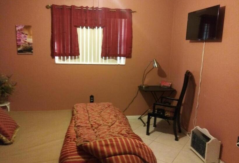اتاق استاندارد, Bon Soleil Stadium Guesthome
