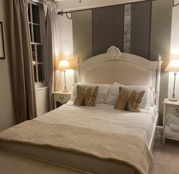 اتاق لوکس با تخت بزرگ, The Cross Keys Sherborne