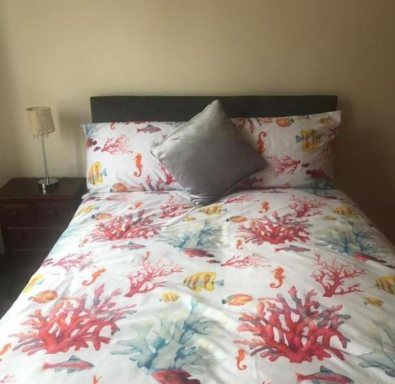 اتاق اکونومی, Prime Location Rooms In High Street