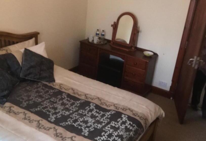 اتاق اکونومی, Prime Location Rooms In High Street