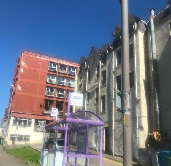 اتاق اکونومی, Prime Location Rooms In High Street