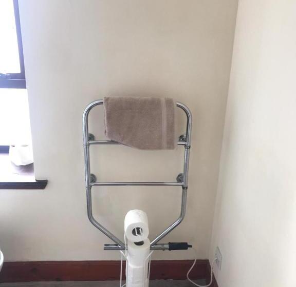 اتاق استاندارد با سرویس بهداشتی مشترک, Prime Location Rooms In High Street